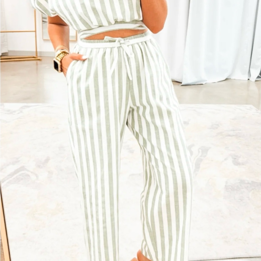 DAVI & DANI Sage and White Striped Set
